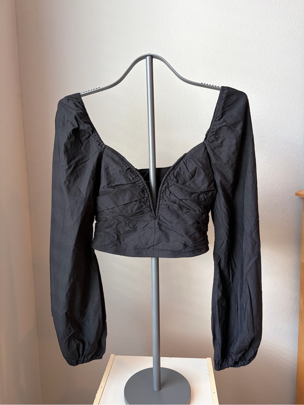 Blue Blush Black V-Neck Long-Sleeve Ruched Crop Top